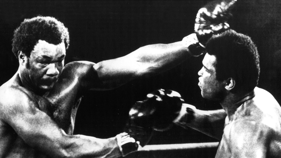 Muhammad Ali (rechts) und George Foreman beim legendären Kampf - "Rumble in the Jungle" - am 30.10.1974 in Kinshasa