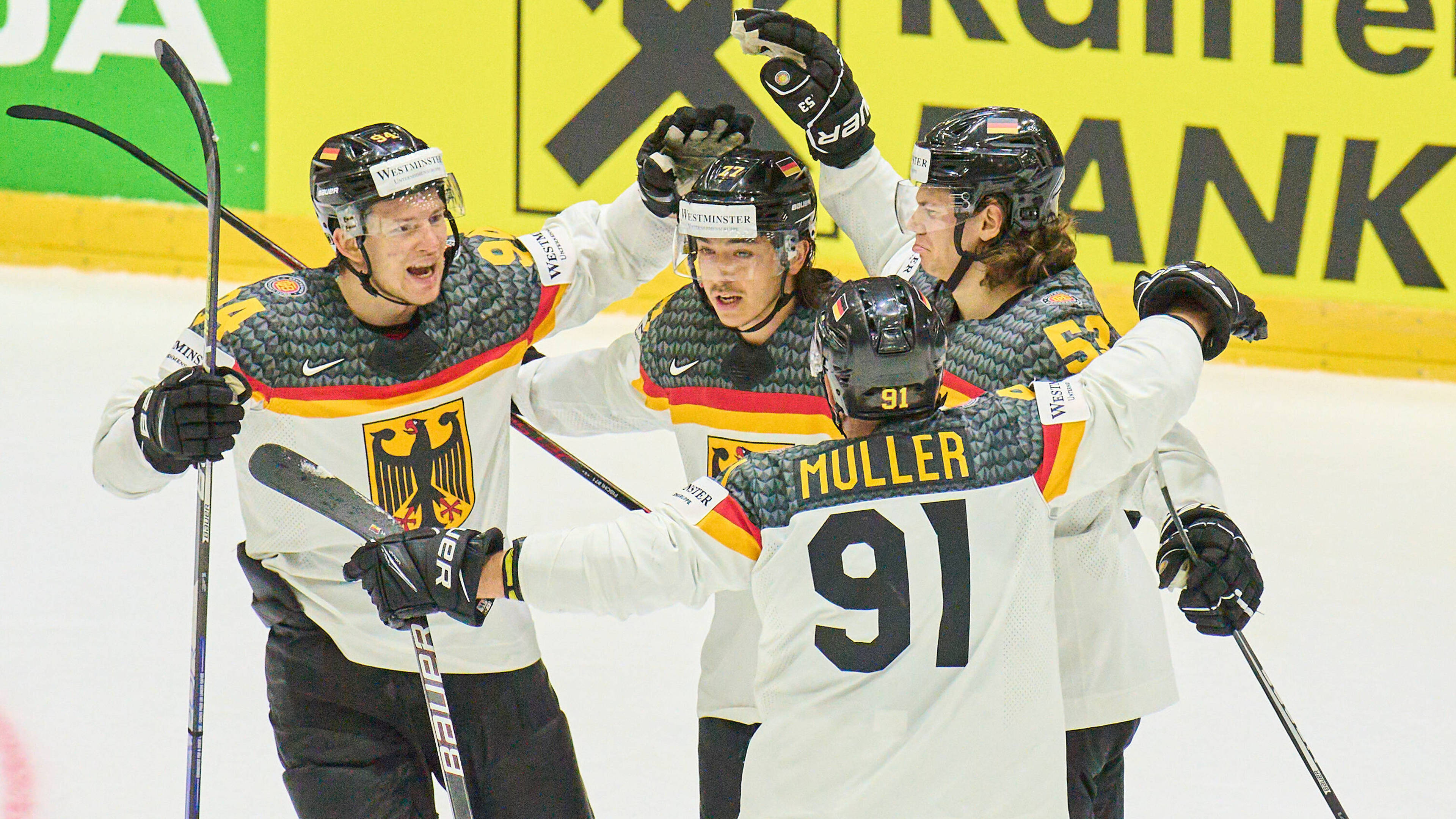Die deutsche Eishockey-Nationalmannschaft freut sich über einen Treffer