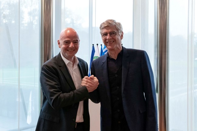 FIFA-Direktor Arsène Wenger (r.) mit FIFA-Präsident Gianni Infantino
