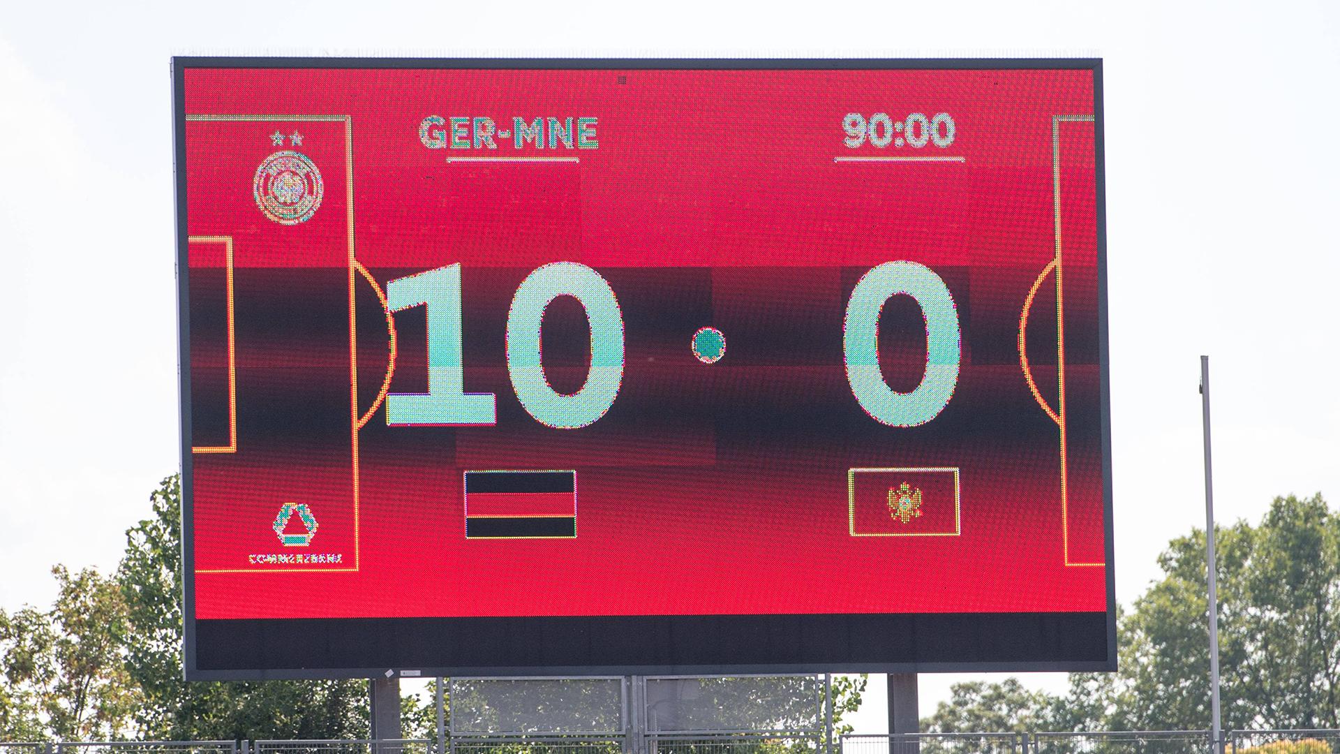 Die Anzeigetafel beim Spiel Deutschland gegen Montenegro