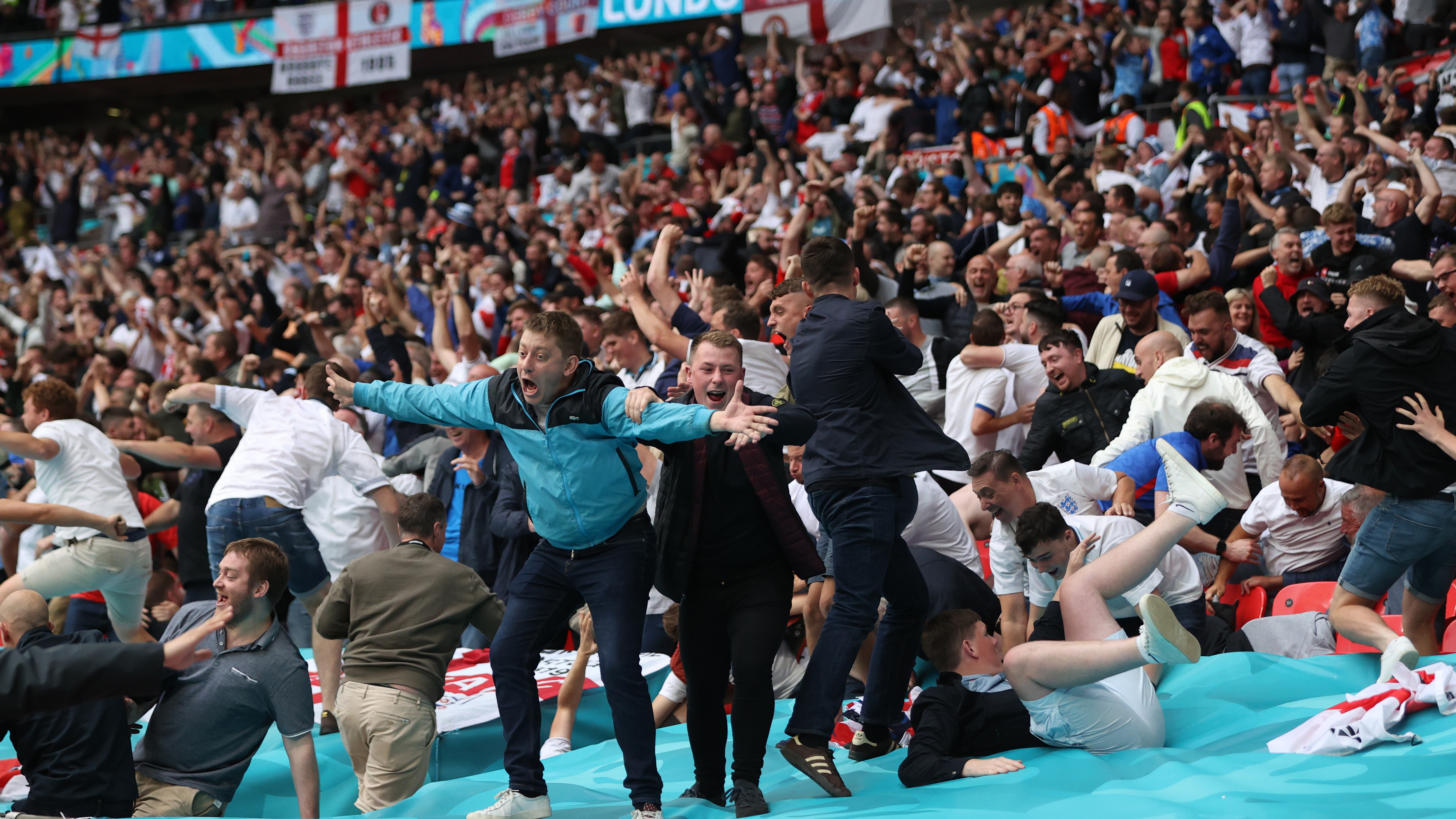 Englische Fans in Wembley nach Raheem Sterlings Tor gegen Deutschland