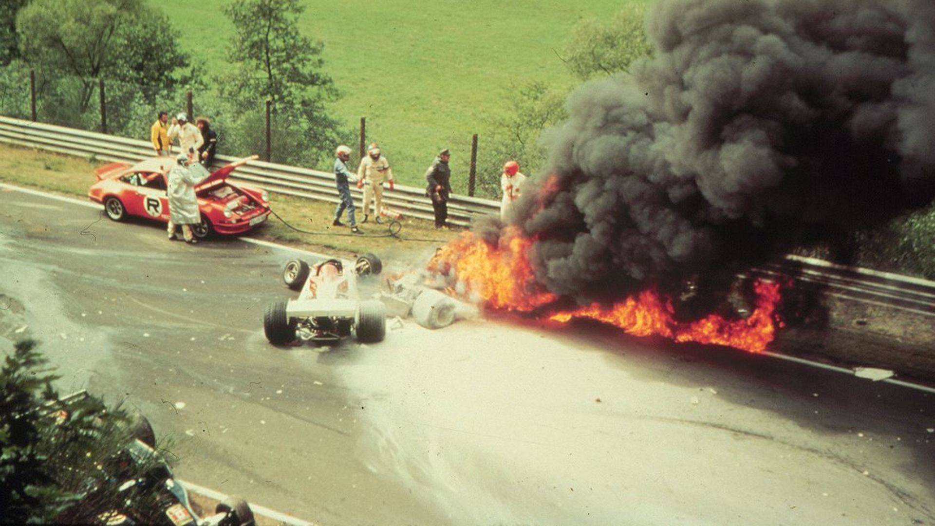 Niki Lauda im brennenden Ferrari 1976