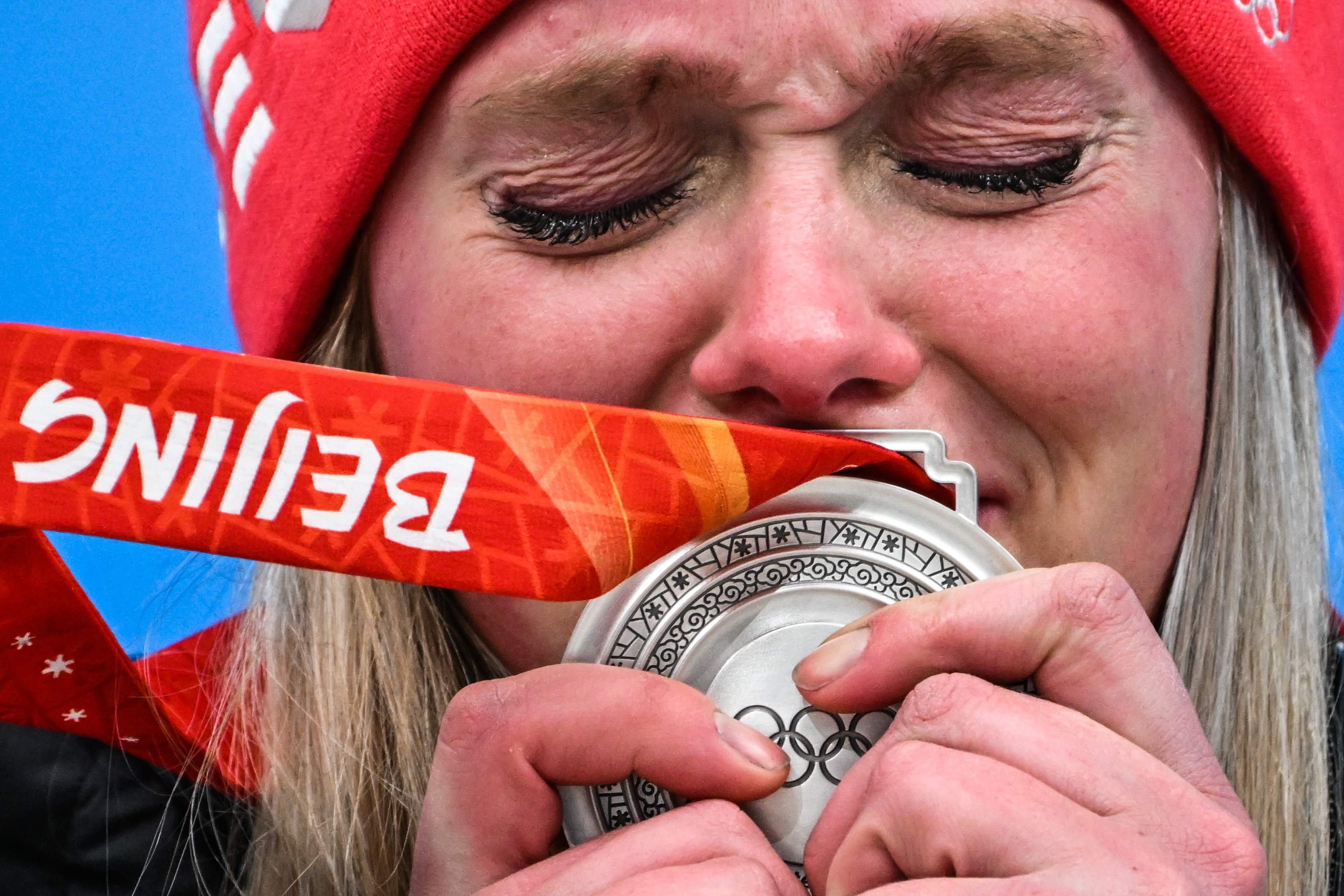 08.02.2022 Sliver medalist Germany's Anna Berreiter reacts during the medal ceremony after the women's singles luge event of the Beijing 2022 Winter Olympic Games at the National Sliding Centre in Yanqing, China. Vladimir Astapkovich / Sputnik