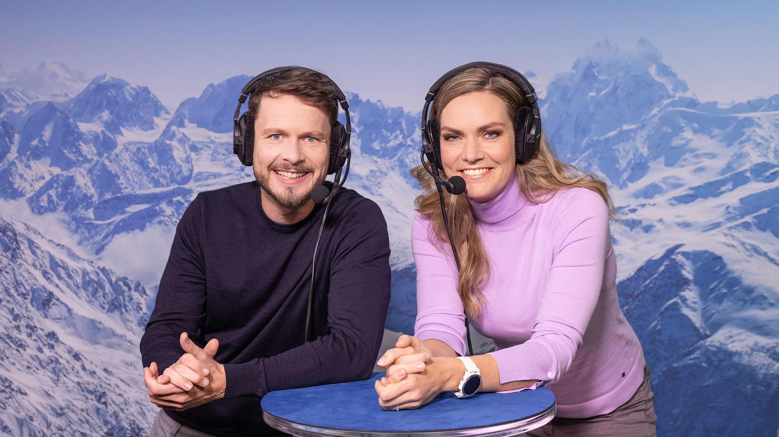 Der Sportschau-Olympia-Podcast - die Hosts Philipp Nagel und Julia Scharf